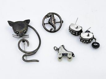 (J-28) VINTAGE LOT OF 4 STERLING SILVER JEWELRY ITEMS-CAT PIN, SEAHORSE PIN, EARRINGS AND ROLLER SKATE CHARM