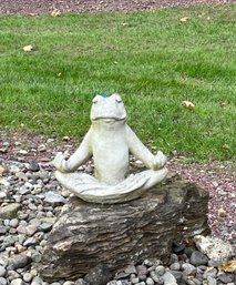 VINTAGE CONCRETE FROG DOING YOGA GARDEN STATUE - 16' HIGH BY 12' WIDE