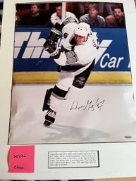 (GAR) NHL WAYNE GRETSKY AUTOGRAPHED PRINT - #99 - MATTED 20' BY 26'
