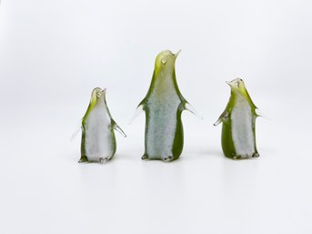 (UB-22) LOT OF 3 GLASS DOCKYARD GLASSWORKS PENGUINS-SHADES OF GREEN-APPROX. 3' TO 4'-BERMUDA