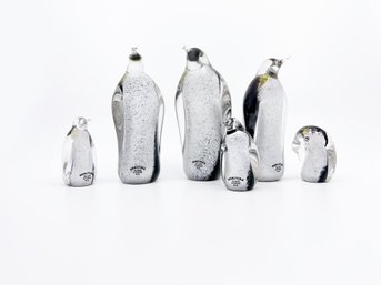 (UB-29) LOT OF 6 BLACK/WHITE W/GREEN ACCENT GLASS PENGUIN FIGURINES BY HOKITIKA, NZ - 2' TO 5'