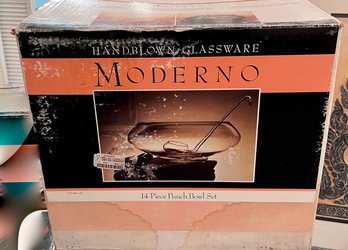 (BASE) VINTAGE 'MODERNO' HANDBLOWN GLASS 14 PIECE PUNCH BOWL SET WITH BOX