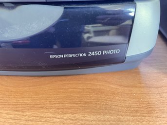 (E-5) EPSON PERFECTION 2450 PHOTO FLAT BED SCANNER-MODEL G860A-TURNS ON