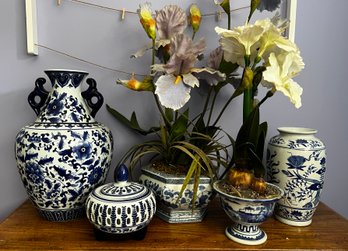 FIVE PIECES OF BLUE & WHITE CERAMICS - CACHE POTS W/PLANTS, VASES, POTPOURRI