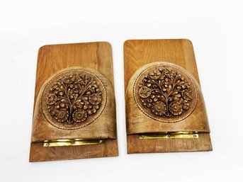 (DEN-14) PAIR OF HAND CARVED FLOWERS WOOD BOOKENDS - 9' X 6'