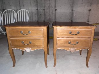 (BAS) VINTAGE PAIR OF FRENCH PROVINCIAL ETHAN ALLEN BEDSIDE TABLES - 28'H BY 26'W BY 18'D