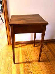 (DEN-46) ANTIQUE/VINTAGE WOOD TABLE-27' X 16' X 16'