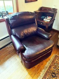 (DEN-49) LEATHER  RECLINER - CANADA - BROWN- 34' X 32' X 40'