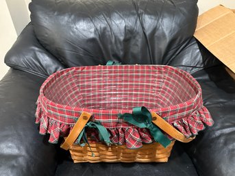 (M-12) VINTAGE 1992 LONGABERGER BASKET W/HANDLES, CHRISTMAS CLOTH & PLASTIC INSERT - 12' BY 9'