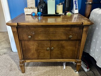 (UP) PAIR OF VINTAGE FRENCH PROVINCIAL NIGHTSTANDS SHOWING LOTS OF WEAR & TEAR - 24' BY 19' BY 18'