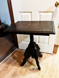 (BB-1) ANTIQUE WOOD SIDE TABLE-22' X 15' X 28'