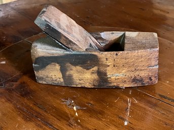 (BC-9) ANTIQUE WOOD PLANE-8' X 3' X 3'