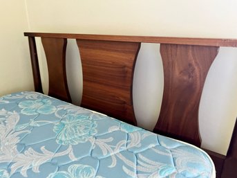 (UP) VINTAGE MID CENTURY MODERN TWIN SIZE BED HEAD & FOOT BOARD WITH MATTRESS & BOXSPRING