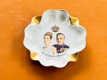 (KX-80) MONACO ROYAL COUPLE PORCELAIN ASHTRAY - PRINCESS GRACE & PRINCE RAINER -4' X 4'