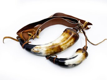 (B-19) PAIR OF TWO VINTAGE BLACK POWDER HORNS WITH LEATHER BELT - BROWN, WHITE & BLACK