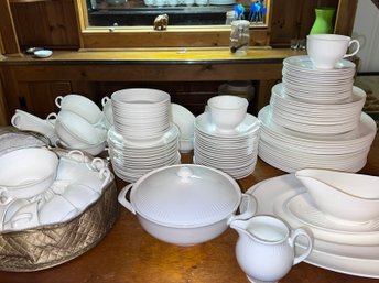 (BASE-75) HUGE SET OF WEDGWOOD, ENGLAND 'GALAXIE WHITE' - 90 PLUS PIECES - SEE LIST OF WHAT IS INCLUDED