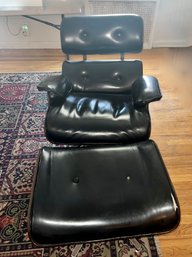 MID CENTURY MODERN EXECUTIVE LOUNGE CHAIR WITH OTTOMAN - ROSEWOOD - NEEDS TLC - SEE DETAILED PICS