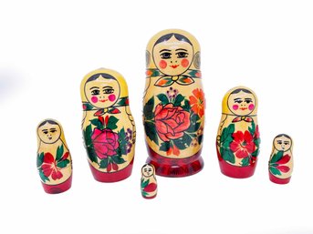 (A-29) VINTAGE 1988 RUSSIAN WOMAN MATRYOSHKA DOLL, NESTING DOLL, SIX FIGURES - 7'