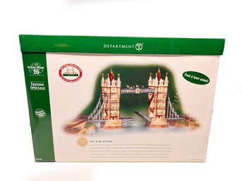 (Z-62) VINTAGE DEPT 56 DICKENS VILLAGE SERIES 20-'TOWER OF LONDON' BOXED