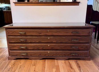 (DR) VINTAGE OAK FOUR DRAWER LOCKING KNIFE DISPLAY CHEST - FLAT LAY DRAWERS GOOD FOR ART TOO - 60' BY 20' BY25