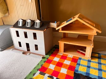 (UUU4) A PAIR OF VINTAGE DOLL HOUSES SEE MEASUREMENTS-THIRD FLOOR