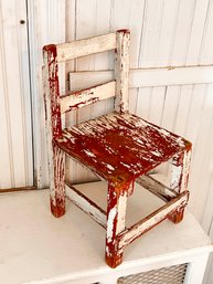 (UUU10) ANTIQUE WOOD W/FADED WHITE PAINT CHILDRENS CHAIR-10' X 10' X 18'