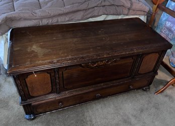 (D) VINTAGE SOLID CEDAR LINED BLANKET CHEST - STORAGE CHEST - 45' BY 19' BY 21'