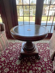 (DEN) ROUND LEATHER TOP ACCENT TABLE W/HEAVY BASE - WEAR TO LEATHER, SEE PICS - 32' WIDE BY 28' HIGH