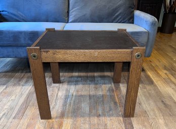 (C-3) SMALL WOOD ACCENT TABLE - 20' BY 20' BY 26'