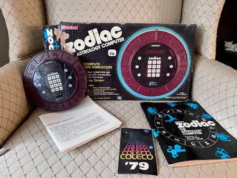 (Z-4) VINTAGE 1979 COLECO ZODIAC ASTROLOGY COMPUTER HELD ELECTRONIC GAME WITH BOX - GREAT SHAPE