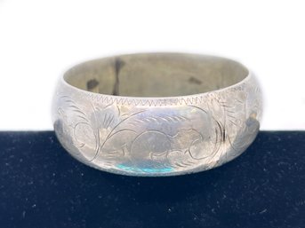 (A-93) VINTAGE STERLING SILVER ABSTRACT ETCHED, WIDE BANGLE BRACELET W/CLASP - MISSING SMALL CHAIN- DWT 27.87