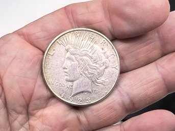 (A-98) VINTAGE 1924 SILVER US PEACE DOLLAR COIN-SHIP ONLY