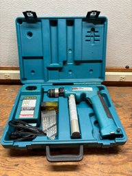 (F-1) MAKITA 6095D CORDLESS DRILL KIT IN CASE AS PICTURED - WORKS