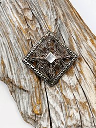 (A-112) VINTAGE STERLING SILVER, MOTHER OF PEARL & MARCASITE VICTORIAN STYLE PIN/BROOCH