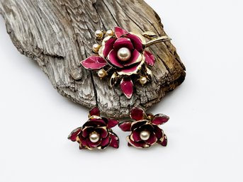 (J-21) VINTAGE CORO HOT PINK ENAMEL FLORAL BROOCH AND MATCHING EARRING SET