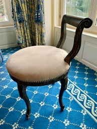 (UD-9) VINTAGE UPHOLSTERED ROUND SEAT VANITY CHAIR WITH NAILHEAD DETAIL - CUSHION NEEDS CLEANING - 20'X20'X29