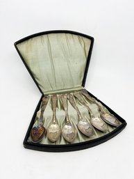 (A-75) ANTIQUE SET OF SIX SILVERPLATE SPOONS DEPICTING HISTORICAL BUILDINGS IN BOSTON - REED & BARTON -W/CASE