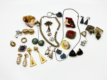 (J-1) VINTAGE LOT OF APPROX. 26 PIECES OF COSTUME JEWELRY-EARRINGS, PINS AND RING