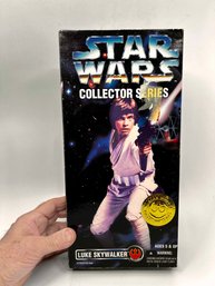 (A-7) VINTAGE STAR WARS COLLECTOR SERIES ACTION FIGURE IN SEALED BOX - LUKE SKYWALKER'- 16' BY 10'