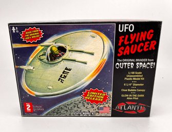 (A-18) ATLANTIS UFO FLYING SAUCER 1/48 PLASTIC MODEL KIT IN SEALED BOX