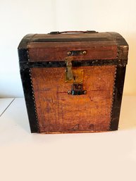 (212) VINTAGE TRUNK IN A TRUNK WOOD BOXES WITH OLD LABEL & IRON NAIL HEAD DECORATION 24' BY 25'