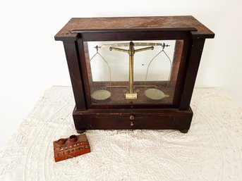 (U214) RARE/ANTIQUE-BECKER BALANCE SCALE WITH WEIGHTS-WOOD AND GLASS-APPROX. 16' X 14' X 8'