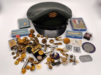 (A-52) BIG COLLECTION OF VINTAGE MILITARY PINS, TIE CLASPS, BUTTONS & HAT