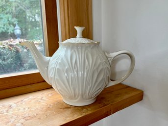 (DR) VINTAGE LENOX 'COTTAGE' TEAPOT, NO DAMAGE - 12' WIDE BY 9' HIGH