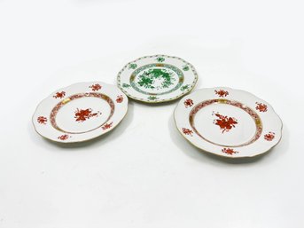 (A-33) LOT OF 3 VINTAGE HAND PAINTED PLATES BY HEREND HUNGARY- 6 1/2' ROUND