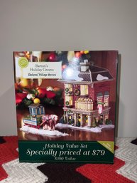 (Z-5) DEPT. 56 DICKENS' VILLAGE SERIES 'BARTON'S HOLIDAY GREENS' - NEW IN BOX