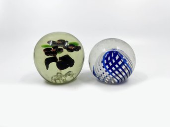 (A-45) VINTAGE LOT OF 2 GLASS PAPERWEIGHTS