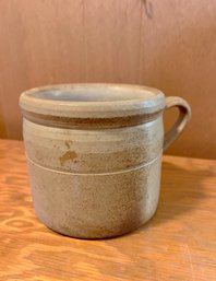 (B-8) ANTIQUE STONEWARE CROCK WITH A HANDLE - 6' BY 5'