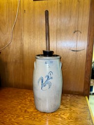 (B-10) ANTIQUE DECORATED STONEWARE BUTTER CHURNER - 4 GALLON, COMPLETE , SEE CRACK ON BACK - 10' BY 18'