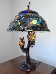 (A-3) LOVELY STAINED GLASS TABLE LAMP WITH PAIR OF OWLS ON BRANCHES - DUEL LIGHT, HEAVY - 28' BY 20'